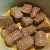 牛肉を焼く